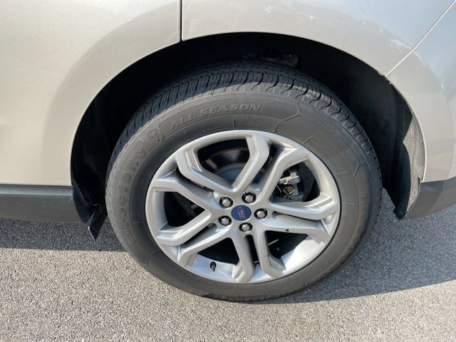 Used 2017 Ford Edge Titanium w/ Technology Package AWD/4WD image 8