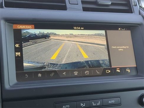 Used 2020 Land Rover Discovery Landmark image 19