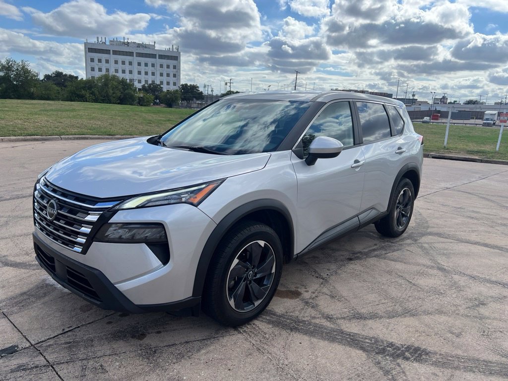 Used 2024 Nissan Rogue SV FWD image 1