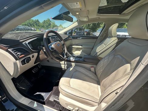 Used 2017 Ford Fusion Platinum FWD image 4