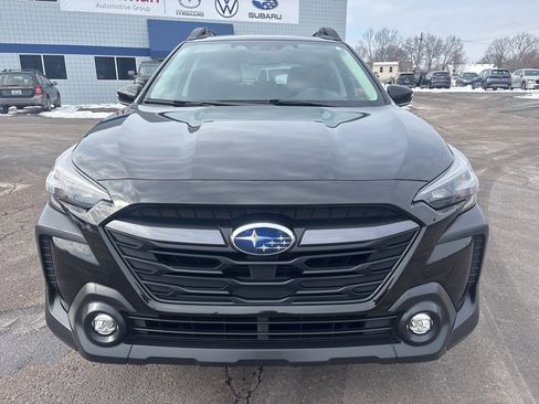 Used 2025 Subaru Outback Premium image 2