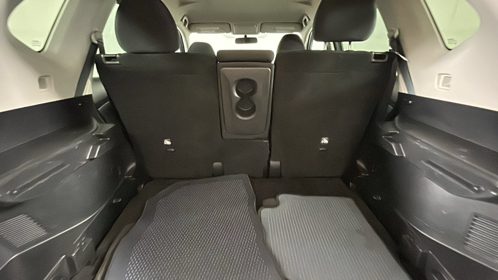 Used 2018 Nissan Rogue SV AWD/4WD image 32