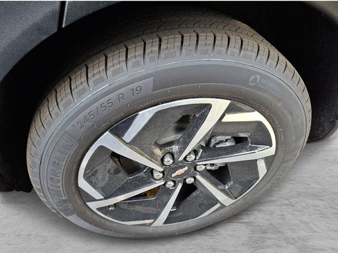 New 2026 Chevrolet Equinox EV LT image 4