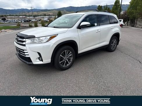 Used 2019 Toyota Highlander XLE AWD/4WD image 1