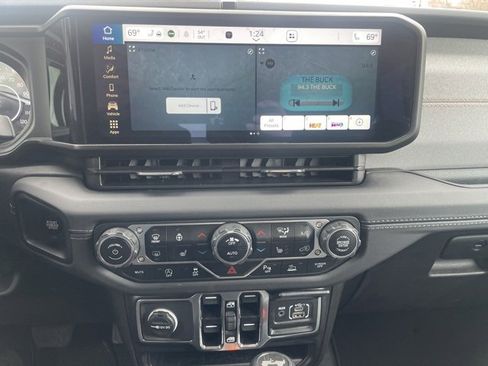 Used 2024 Jeep Wrangler Sahara w/ Safety Group image 23