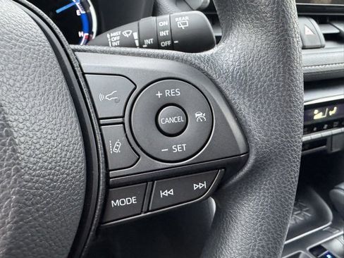 Used 2025 Toyota RAV4 XLE image 24