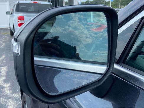 Used 2025 Kia Telluride S FWD image 36