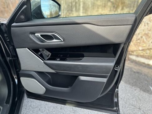 Used 2020 Land Rover Range Rover Velar R-Dynamic S image 17