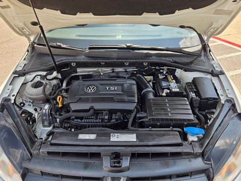 Used 2016 Volkswagen Golf 4-Door FWD image 16