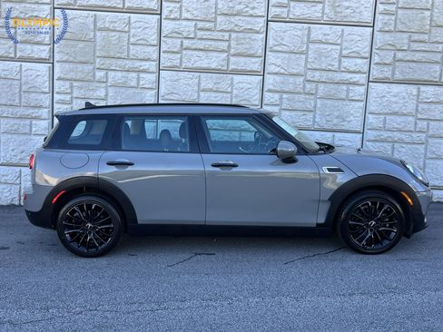 Used 2017 MINI Cooper Clubman ALL4 w/ Premium Package image 8
