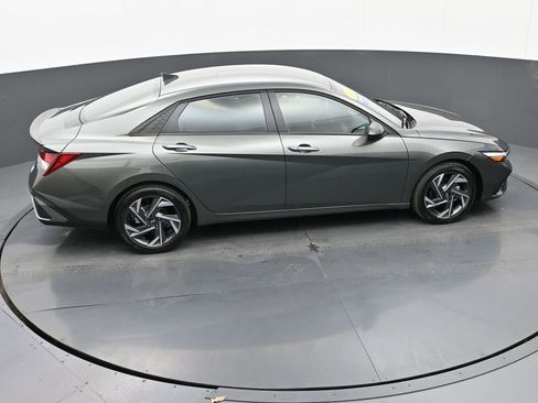 Certified 2025 Hyundai Elantra Sport image 33
