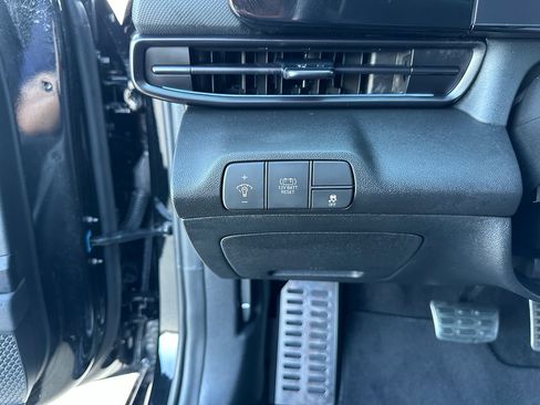 Used 2025 Hyundai Elantra SEL image 17