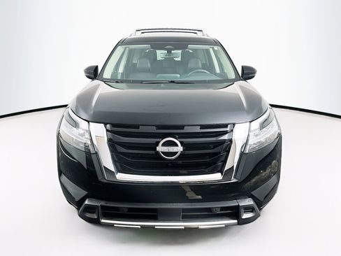 Used 2023 Nissan Pathfinder SL image 2