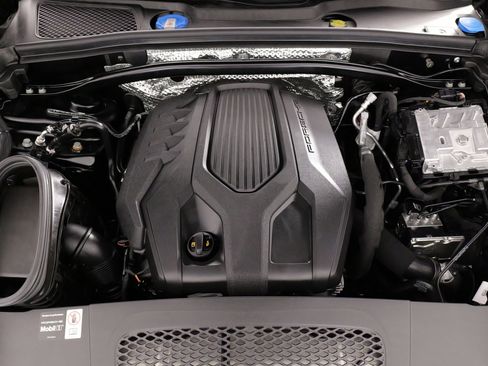 Used 2025 Porsche Macan image 69