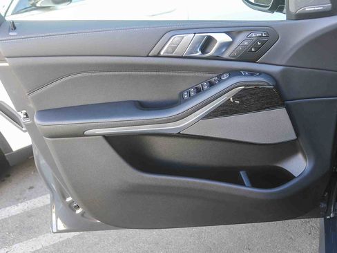 New 2026 BMW X7 M60i image 18