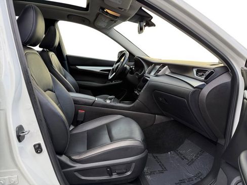 Used 2019 INFINITI QX50 Essential w/ Premium Heat Package image 12