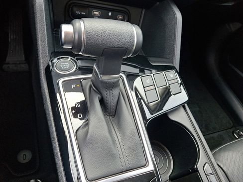 Used 2025 Kia Sportage EX image 12
