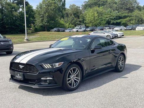 Used 2016 Ford Mustang Coupe RWD image 4