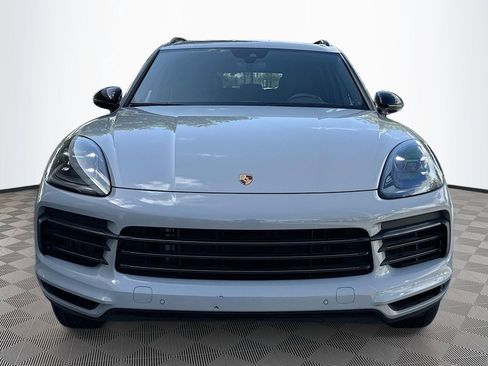 Used 2023 Porsche Cayenne Platinum Edition image 2