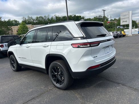 New 2025 Jeep Grand Cherokee Altitude image 3