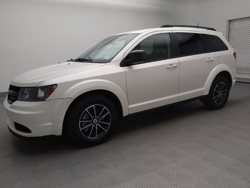 Used 2018 Dodge Journey SE w/ Popular Equipment Group image 2