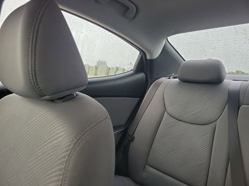 Used 2013 Hyundai Elantra GLS w/ Preferred Pkg image 12