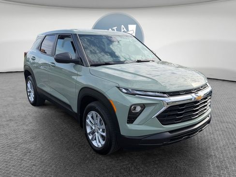Certified 2025 Chevrolet TrailBlazer LS w/ LS Convenience Package image 1