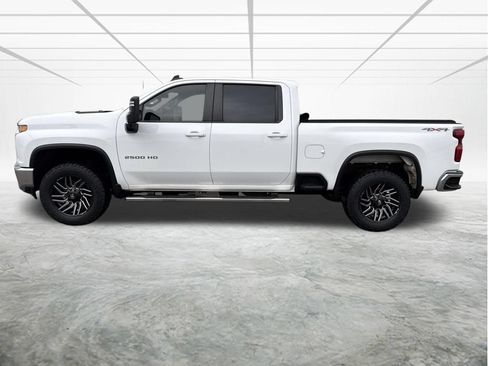 Used 2021 Chevrolet Silverado 2500 LT w/ Fleet Comfort Package AWD/4WD image 2