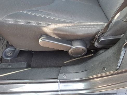 Used 2017 Jeep Wrangler Unlimited Sahara image 12