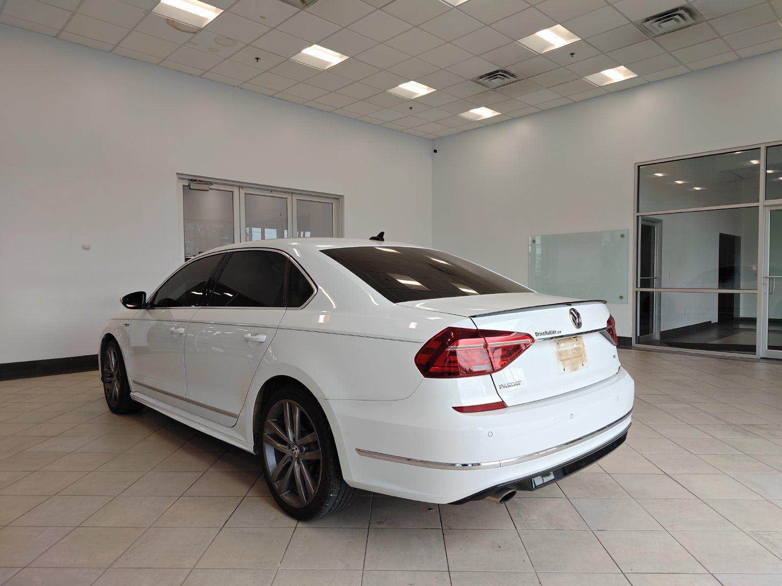 Used 2019 Volkswagen Passat 2.0T SE R-Line FWD image 5