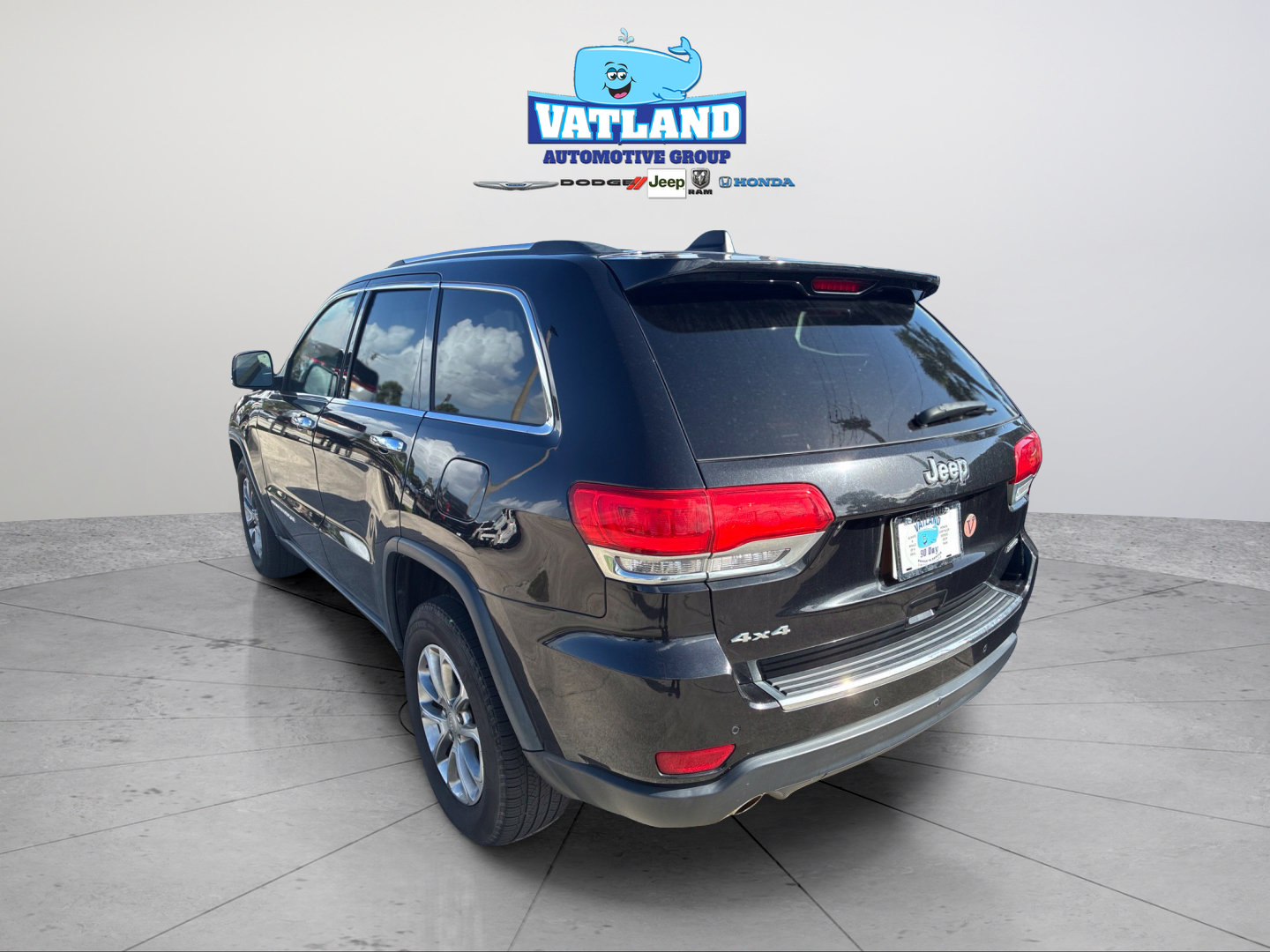 Used 2014 Jeep Grand Cherokee Limited w/ Luxury Group II AWD/4WD image 3