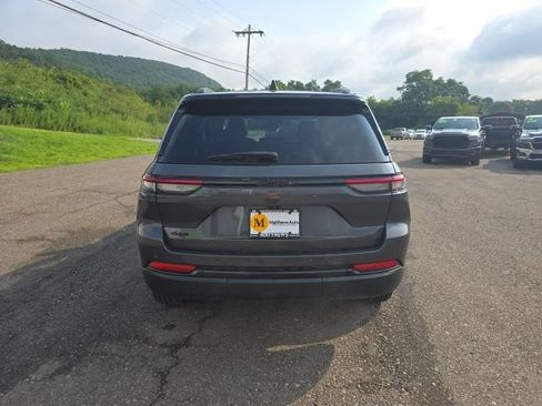 Used 2023 Jeep Grand Cherokee Altitude AWD/4WD image 9