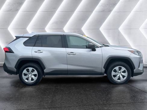 Used 2022 Toyota RAV4 LE AWD/4WD image 8