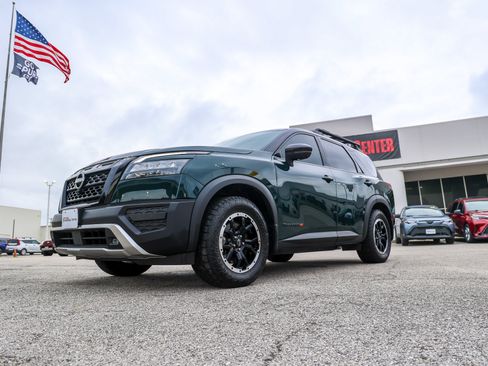 Used 2024 Nissan Pathfinder Rock Creek AWD/4WD image 3