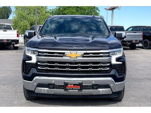 Used 2022 Chevrolet Silverado 1500 LTZ w/ LTZ Premium Package AWD/4WD image 3