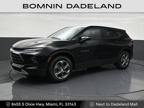 Used 2026 Chevrolet Blazer LT FWD image 1