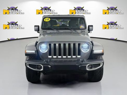 Used 2019 Jeep Wrangler Unlimited Sahara w/ Dual Top Group AWD/4WD image 2