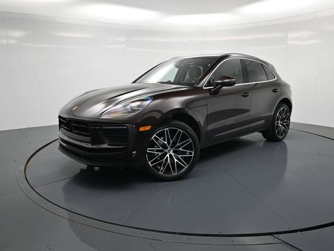 Certified 2026 Porsche Macan image 28