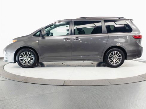 Used 2020 Toyota Sienna XLE Premium FWD image 9