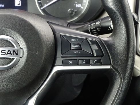 Used 2022 Nissan Versa SV w/ Trunk Package image 22