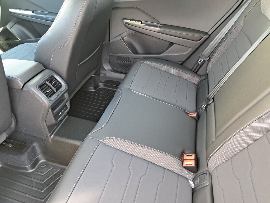 New 2026 Volkswagen Taos SE FWD image 23