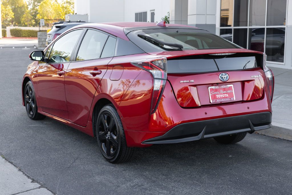 Used 2018 Toyota Prius Three Touring FWD image 7