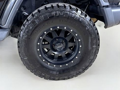 Used 2020 Jeep Wrangler Unlimited Sahara AWD/4WD image 26