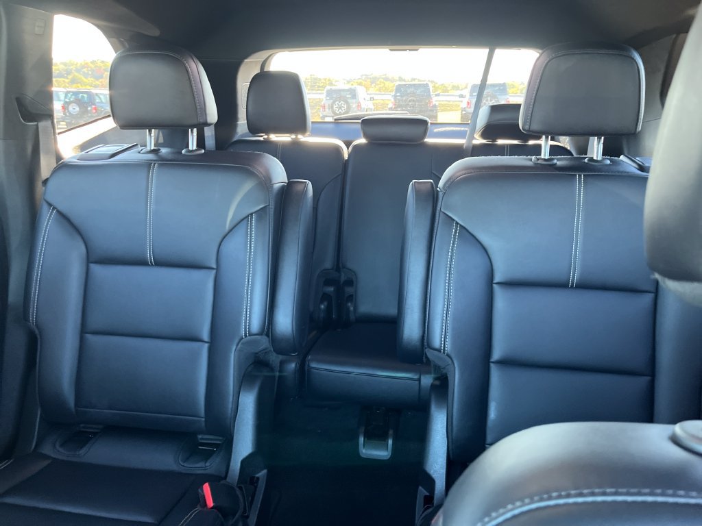 Used 2026 GMC Acadia Elevation w/ Elevation Premium Package FWD image 13