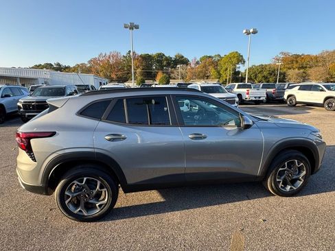 New 2026 Chevrolet Trax LT w/ Driver Confidence Package image 5