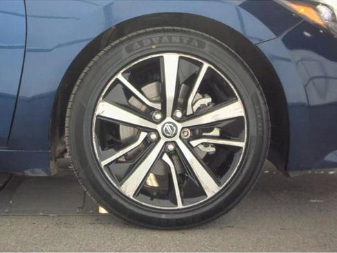 Used 2022 Nissan Maxima SV w/ Floor Mat Group FWD image 8