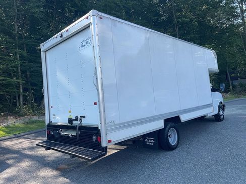 Used 2023 GMC Savana 4500 w/ Power Convenience Package RWD image 6