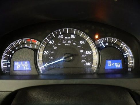 Used 2012 Toyota Camry SE FWD image 17