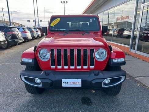 Used 2023 Jeep Gladiator Overland image 2