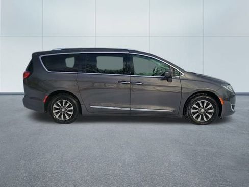 Used 2019 Chrysler Pacifica Touring-L Plus image 7